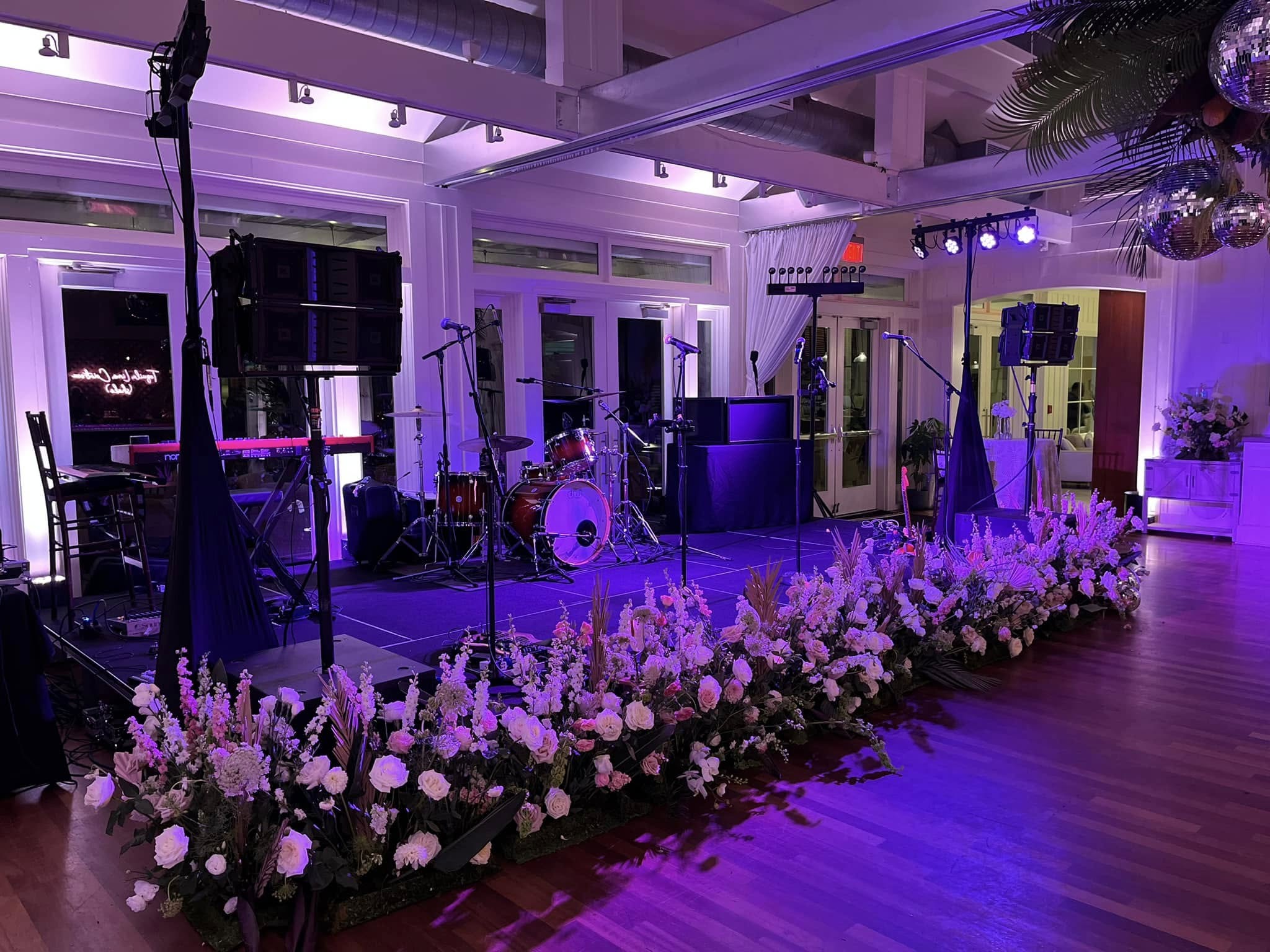 Evening jazz concert, full house
